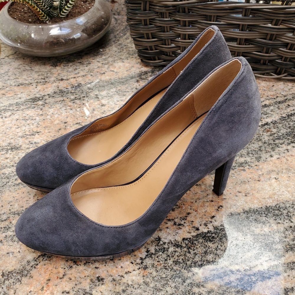 ⬇️ Calvin Klein Navy Suade Pumps